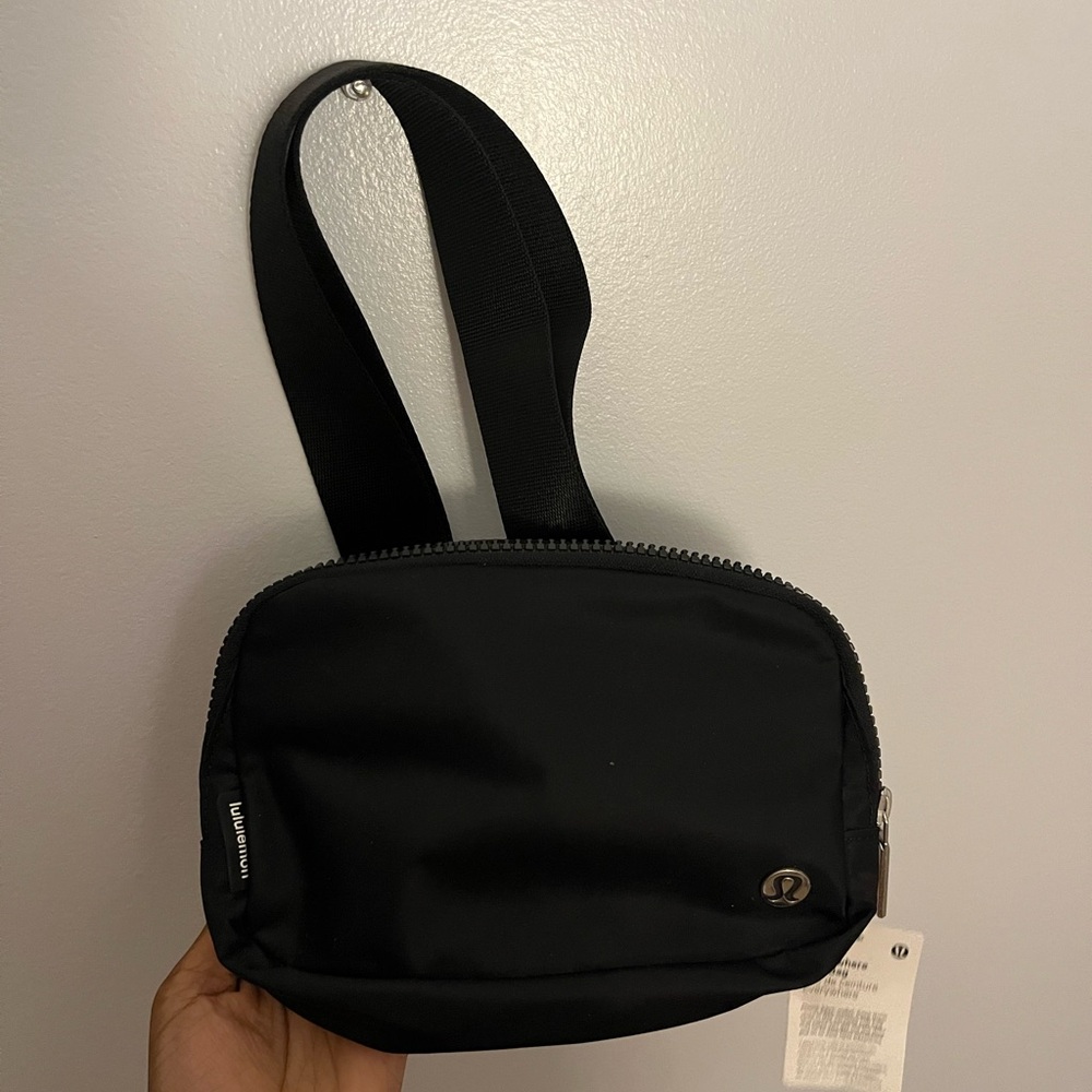 [SOLD ON DEPOP] lululemon athletica Black Belt Bag